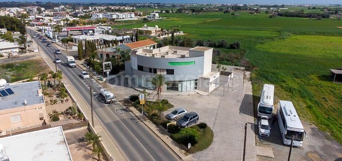 Mixed use building for sale in Frenaros