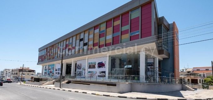 Kommerzielles Gebäude in Larnaca zu verkaufen