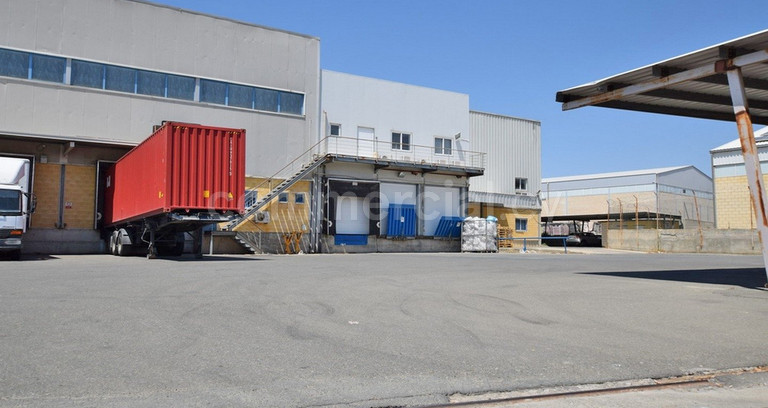 Entrepôt à vendre à Nicosie