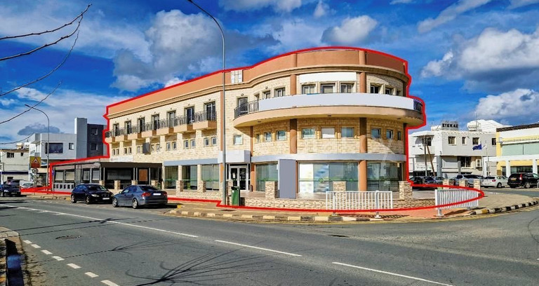 Commercial building for sale in Deryneia