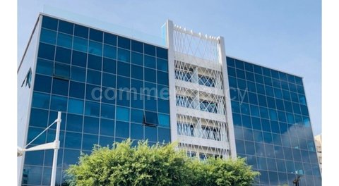Bâtiment commercial à vendre à Limassol