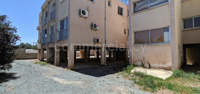 Mångsidig byggnad till salu i Larnaca