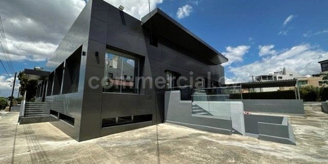 Bâtiment commercial à louer à Limassol