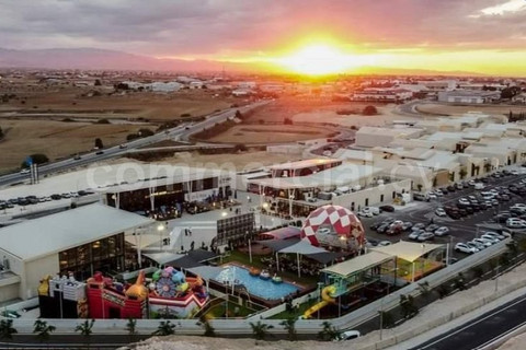 Kommerzielles Gebäude in Nicosia zu verkaufen
