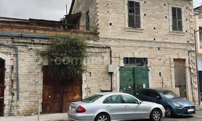Gebäude mit gemischter Nutzung in Limassol zu verkaufen