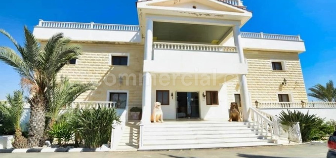 Commercial building for sale in Deryneia