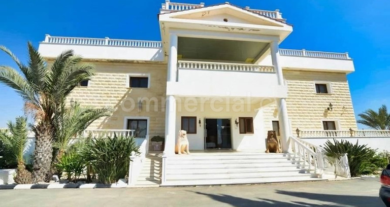 Commercial building for sale in Deryneia