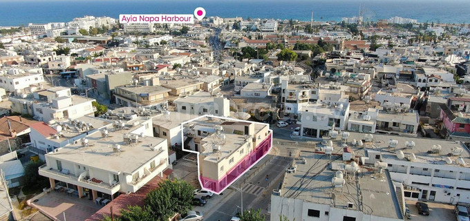 Mångsidig byggnad till salu i Ayia Napa