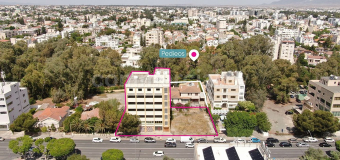 Bâtiment à usage mixte à vendre à Nicosie