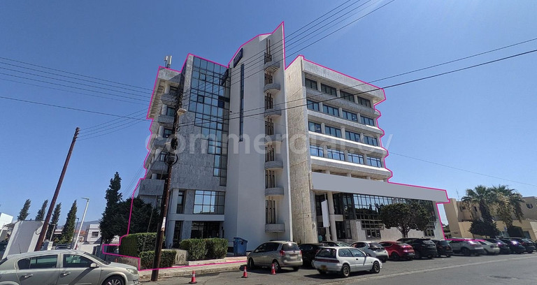 Edificio comercial a la venta en Nicosia