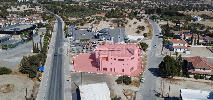 Mångsidig byggnad till salu i Larnaca