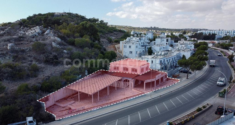 Edificio de uso mixto a la venta en Protaras