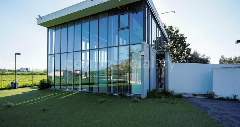 Bâtiment commercial à louer à Nicosie