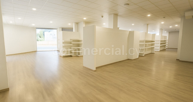 Bâtiment commercial à louer à Nicosie