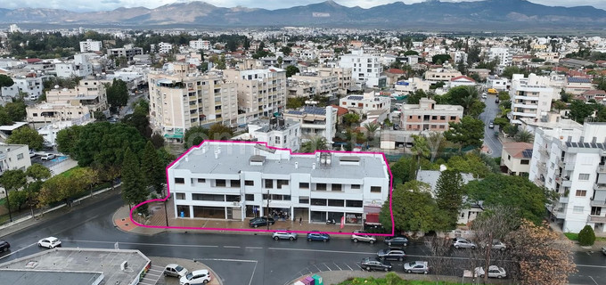 Mångsidig byggnad till salu i Nicosia