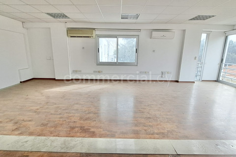 Oficina para alquilar en Limassol