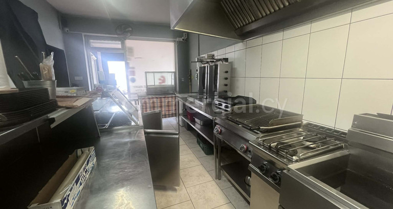 Commercial building for sale in Deryneia