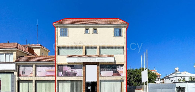 Mångsidig byggnad till salu i Nicosia