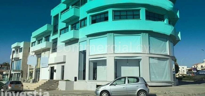 Mångsidig byggnad till salu i Larnaca