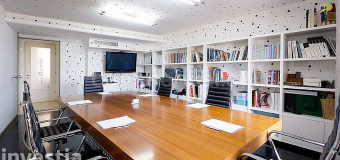 Biuro na sprzedaż w Larnaca