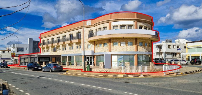 Budynek o mieszanym przeznaczeniu na sprzedaż w Deryneia