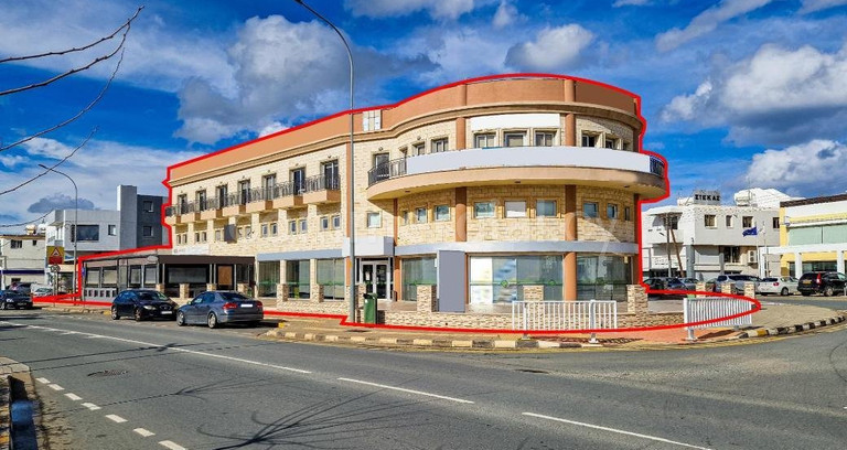 Mixed use building for sale in Deryneia