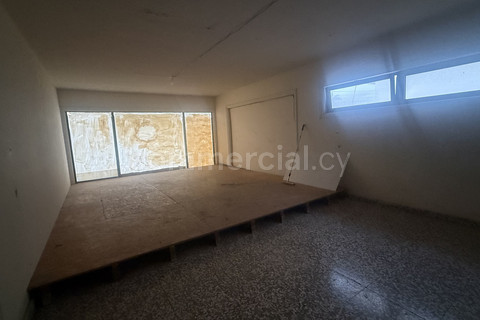 Showroom to rent in Larnaca
