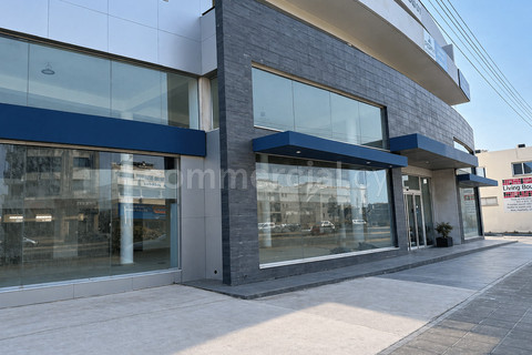 Showroom to rent in Larnaca