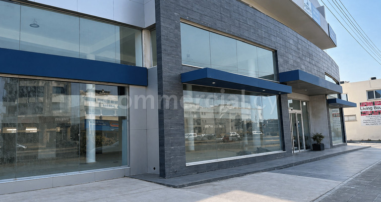 Showroom to rent in Larnaca