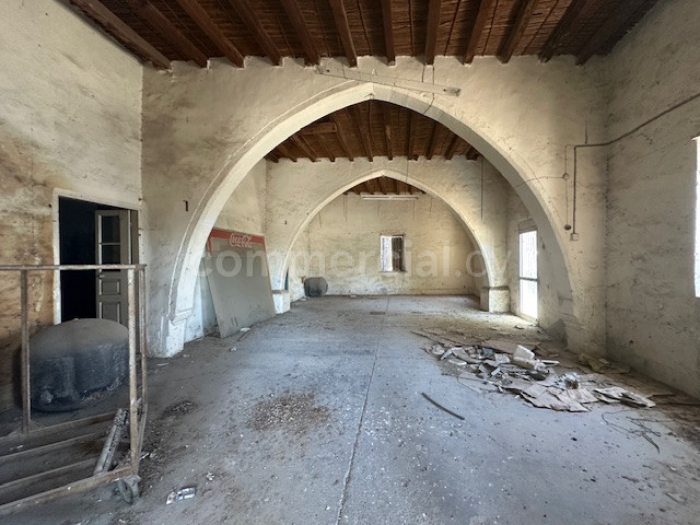 Bâtiment à usage mixte à vendre à Nicosie