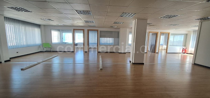 Oficina para alquilar en Limassol