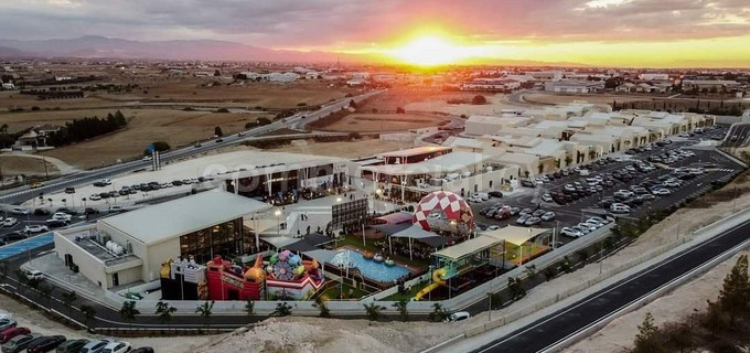 Edificio comercial a la venta en Nicosia