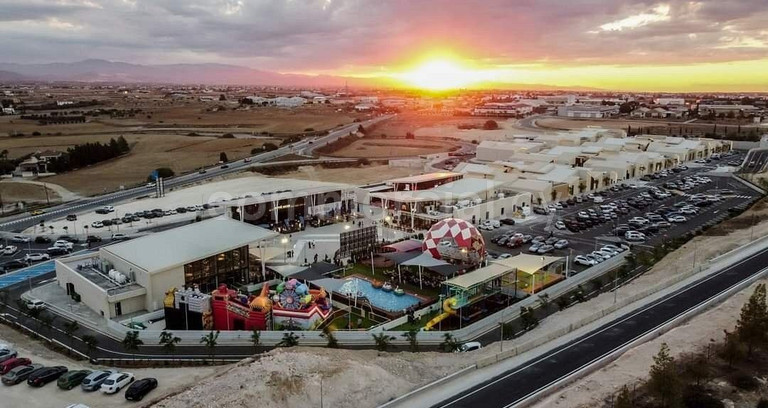 Edificio comercial a la venta en Nicosia