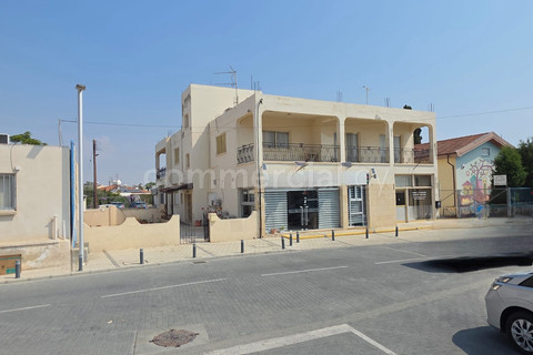Bâtiment à usage mixte à vendre à Larnaca