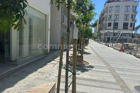 Bâtiment à usage mixte à louer à Larnaca