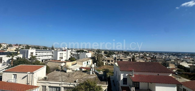 Mångsidig byggnad till salu i Larnaca
