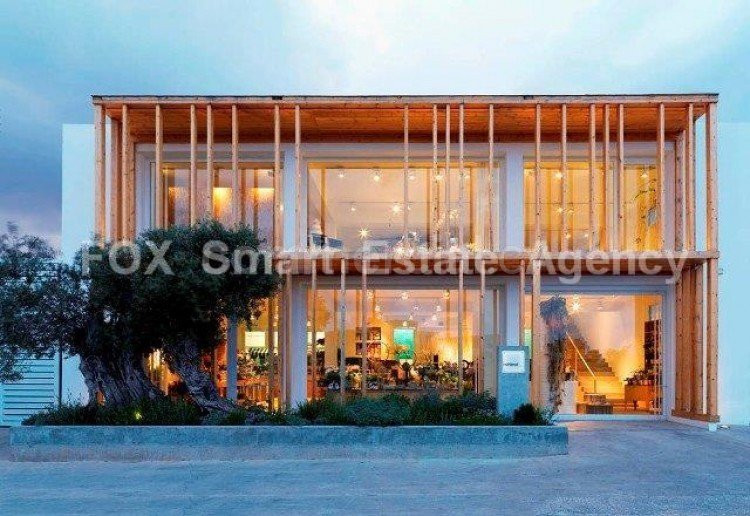 Bâtiment commercial à louer à Limassol