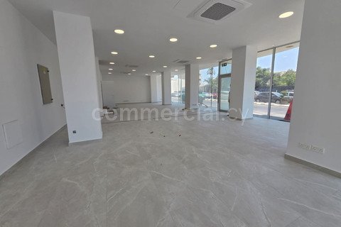 Showroom to rent in Limassol