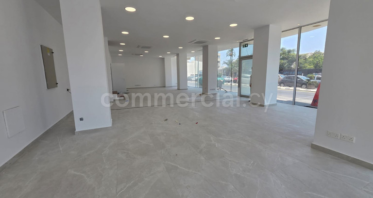 Showroom to rent in Limassol