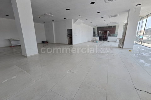 Showroom to rent in Limassol