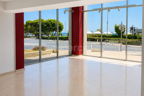 Showroom to rent in Limassol