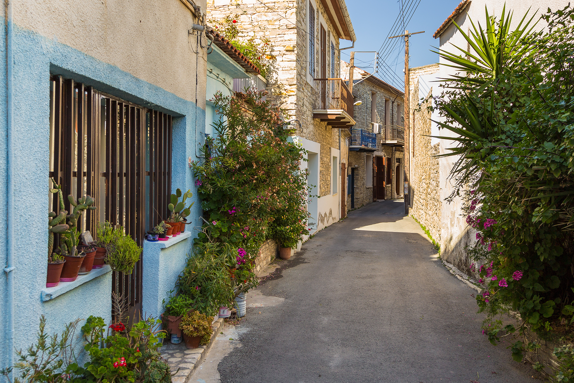 Lefkara village's charm is in its cute streets that wind through the picturesque houses, creating a serene atmosphere that's perfect for a leisurely stroll