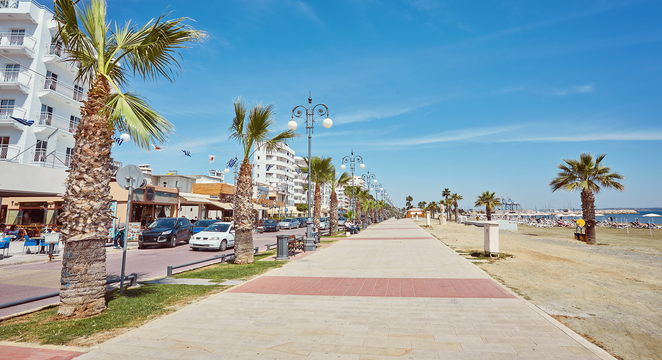Larnaca municipality enhances Finikoudes beachfront walkway