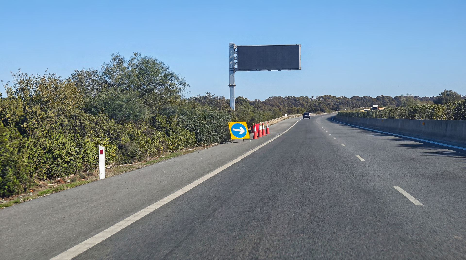 Digital road signs to guide drivers in real time