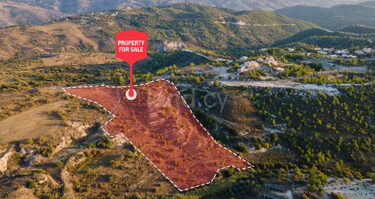 Campo residencial a la venta en Paphos