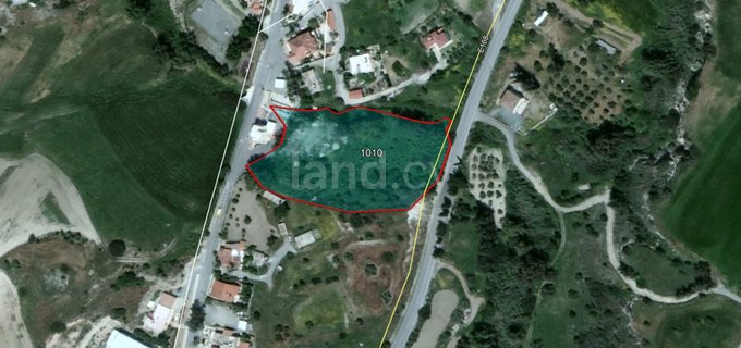 Fält avsett för boende till salu i Limassol