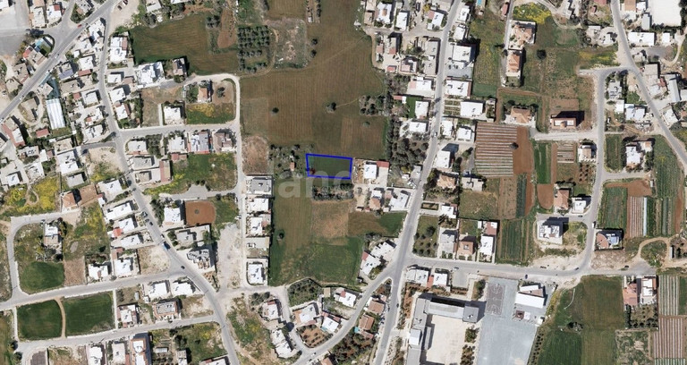 Campo residencial a la venta en Deryneia