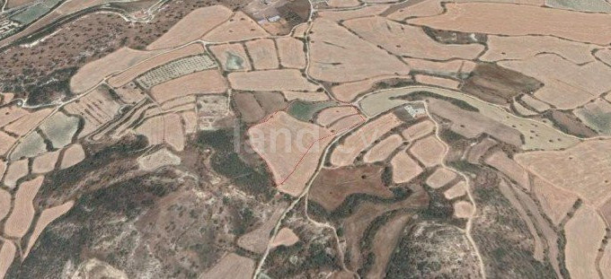 Terrain commercial à vendre à Limassol