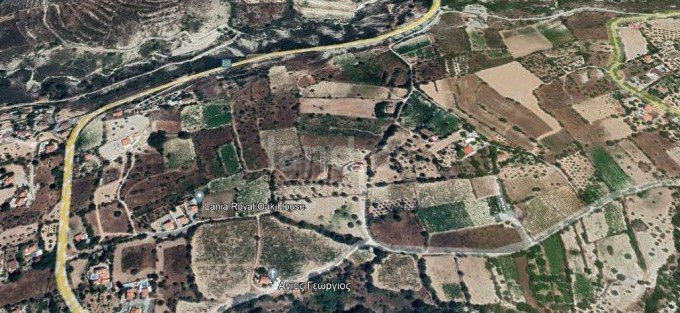 Fält avsett för boende till salu i Limassol