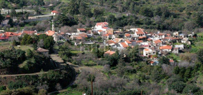 Jordbruksfält till salu i Limassol